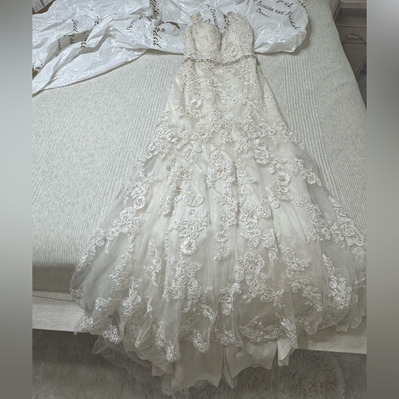 Casablanca Wedding gown/dress Style 2099 Size 10 - Picture 7 of 12